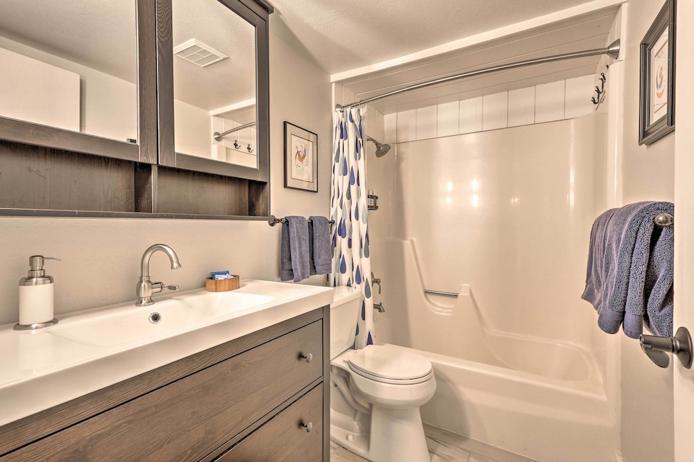 Modern Mountain Escape on Golf Course w/ Hot Tub! - Property Image 3