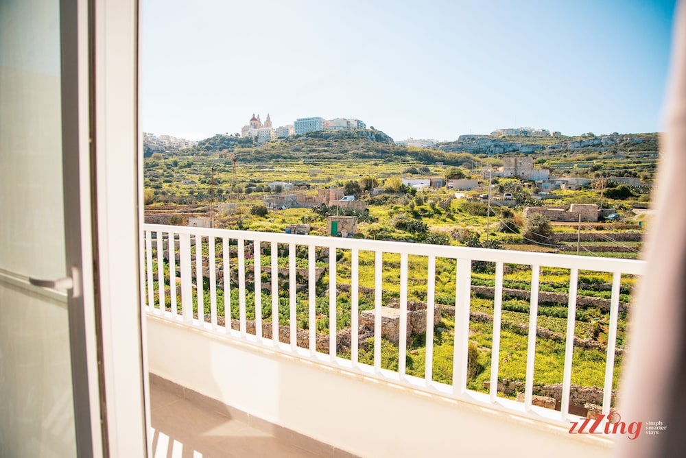 Seafront Penthouse With Unobstructed Sea Views