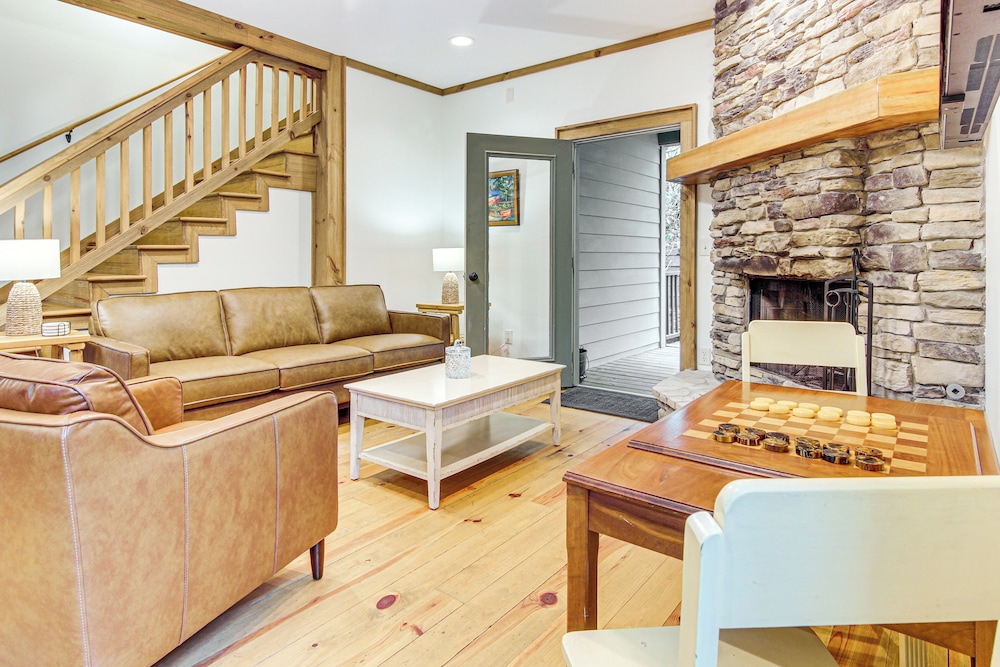 1 Mi to Downtown Cashiers: Private Cabin w/ Deck