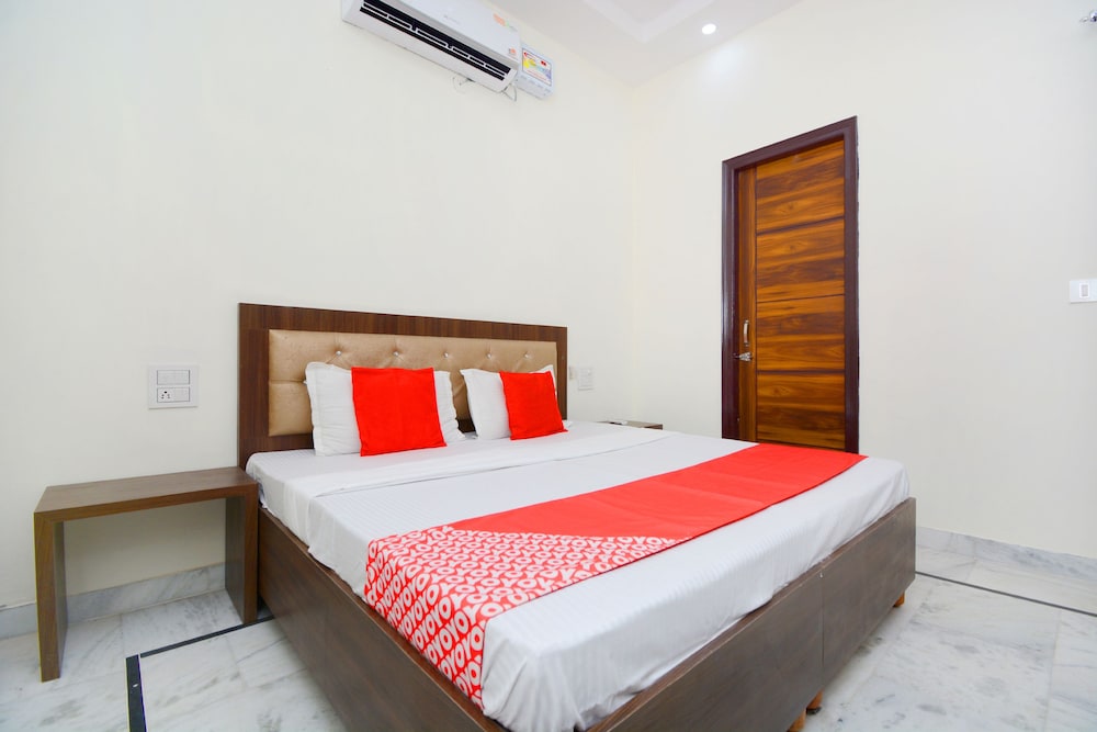 OYO 38787 Hotel Red Rose