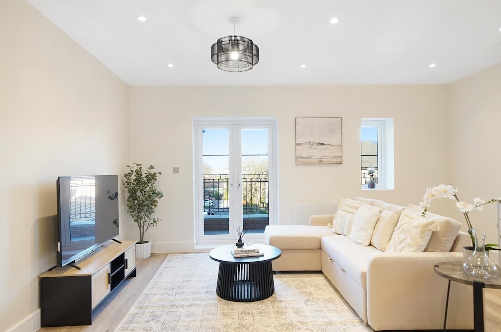 105B Beechwood Grove Flat