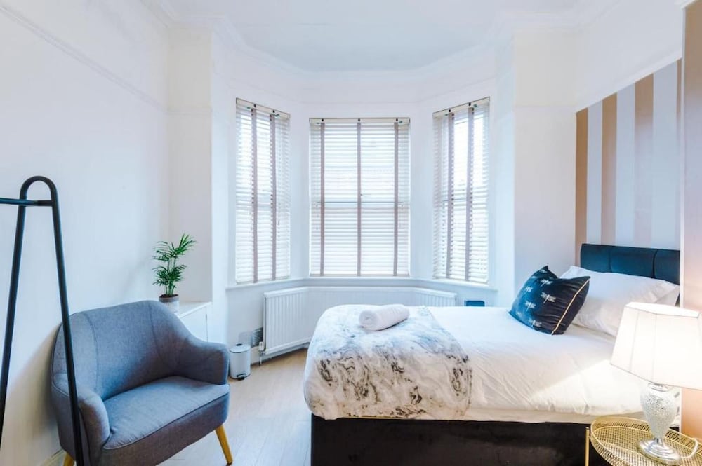 Spacious Bed Rest Stay in Salford City