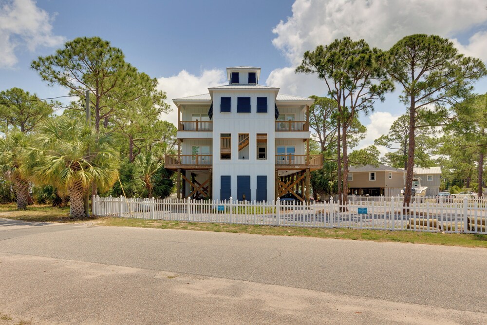 Luxe Family Condo w/ Gulf View in Dauphin Island!
