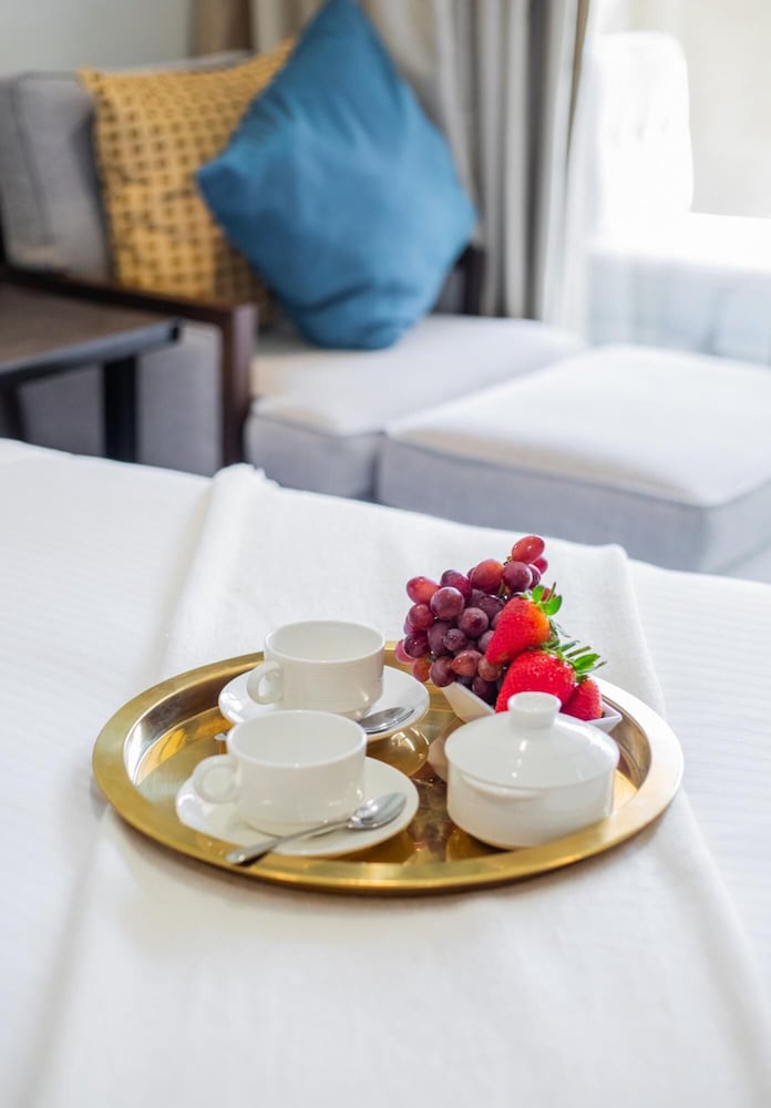 DXB - Anantara - 702 - PJ