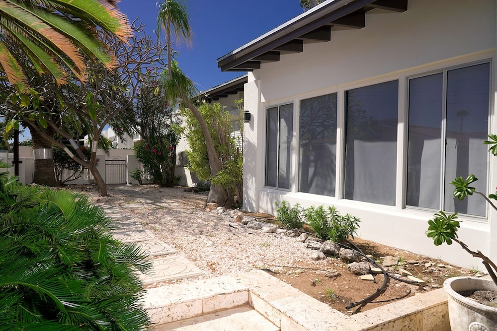 Large Villa-pool-6 Room-sleeps 14-nearby Marriott
