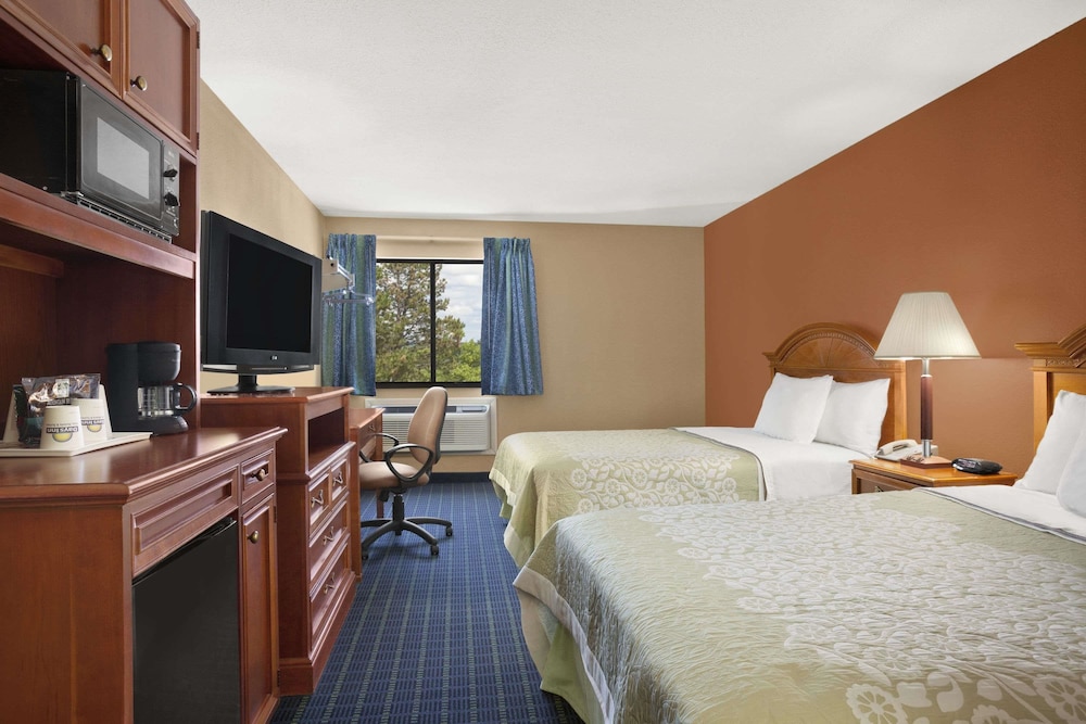 Days Inn by Wyndham Middletown view 3