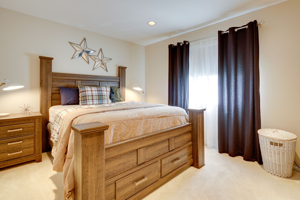 Spacious Family Vacation Rental ~ 5 Mi to Beach! view 4