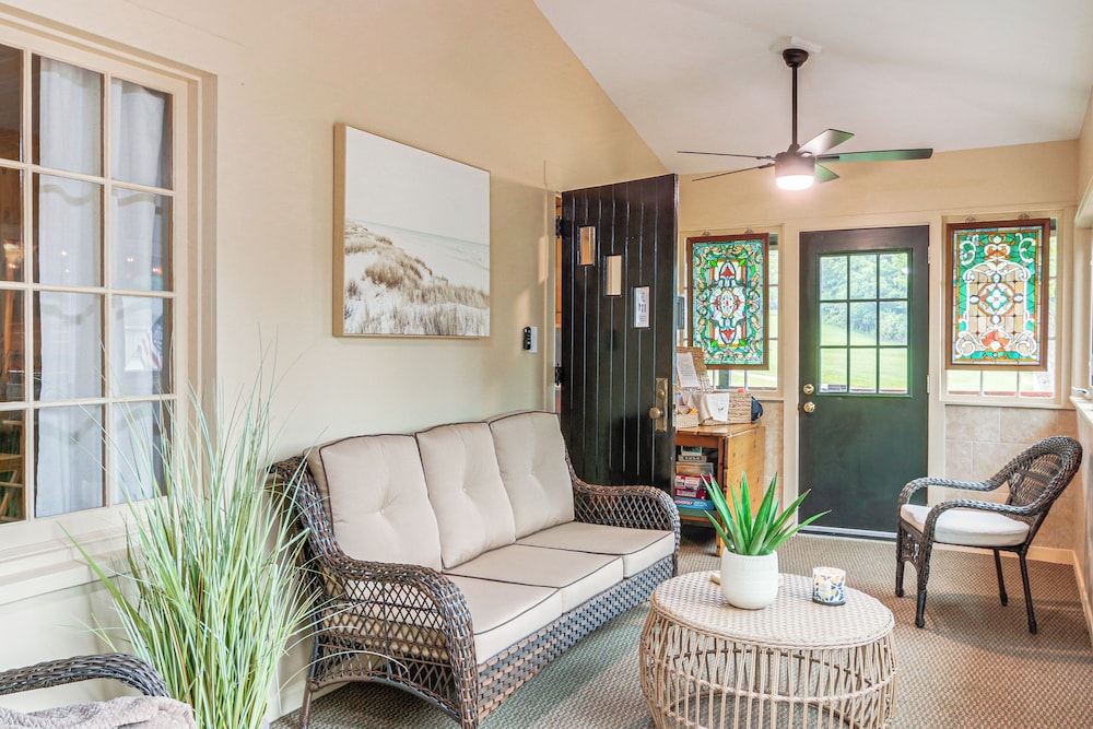 < 1 Mi to Raystown Lake: Family-friendly Cottage!