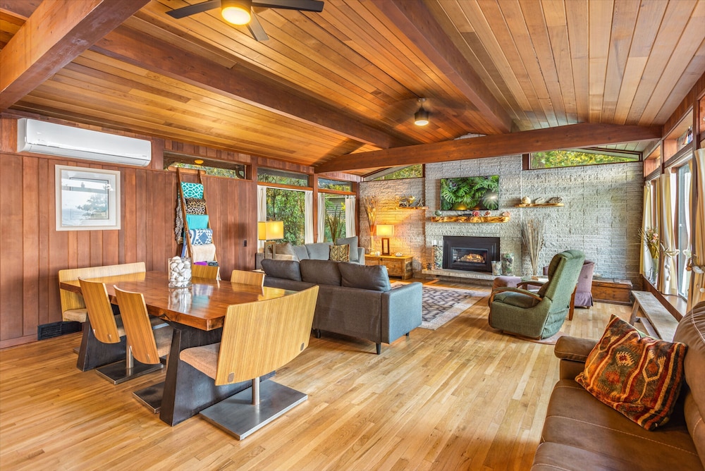 Puzzle Point Lodge in Poulsbo