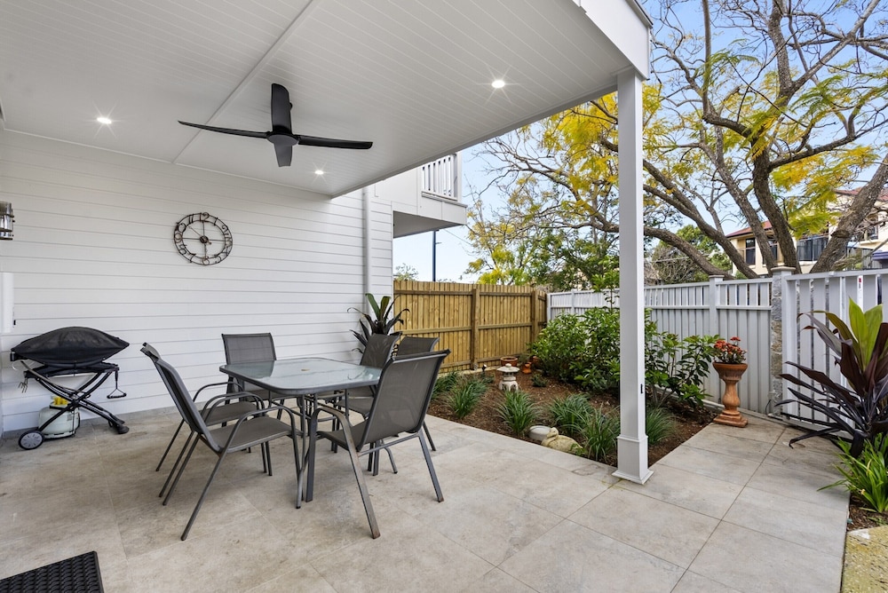 Spacious 3-bed Clayfield House With Patio and BBQ