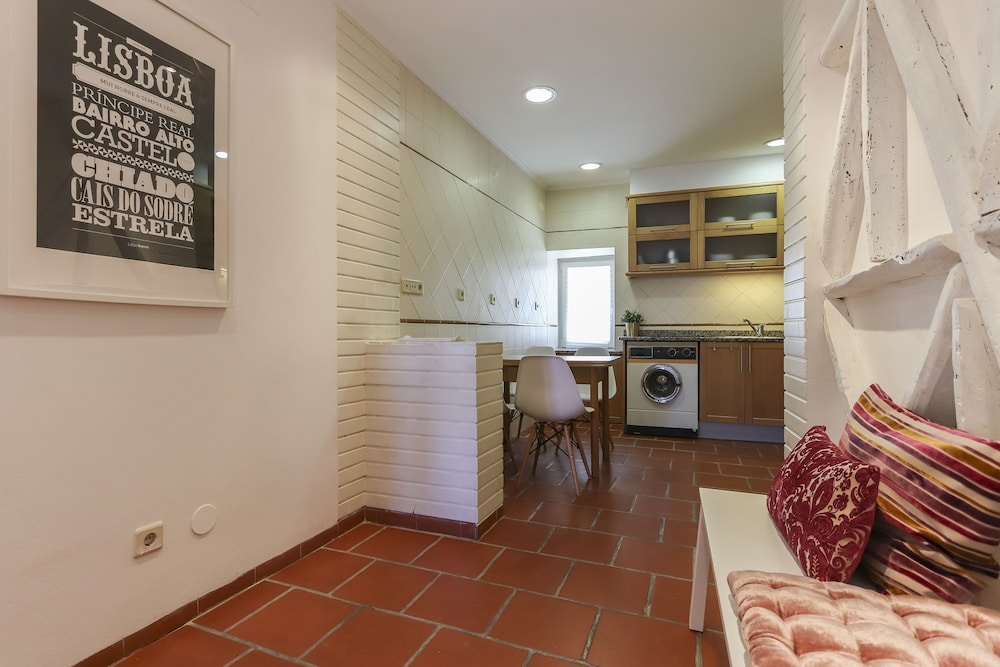 Typical Mouraria by Homing