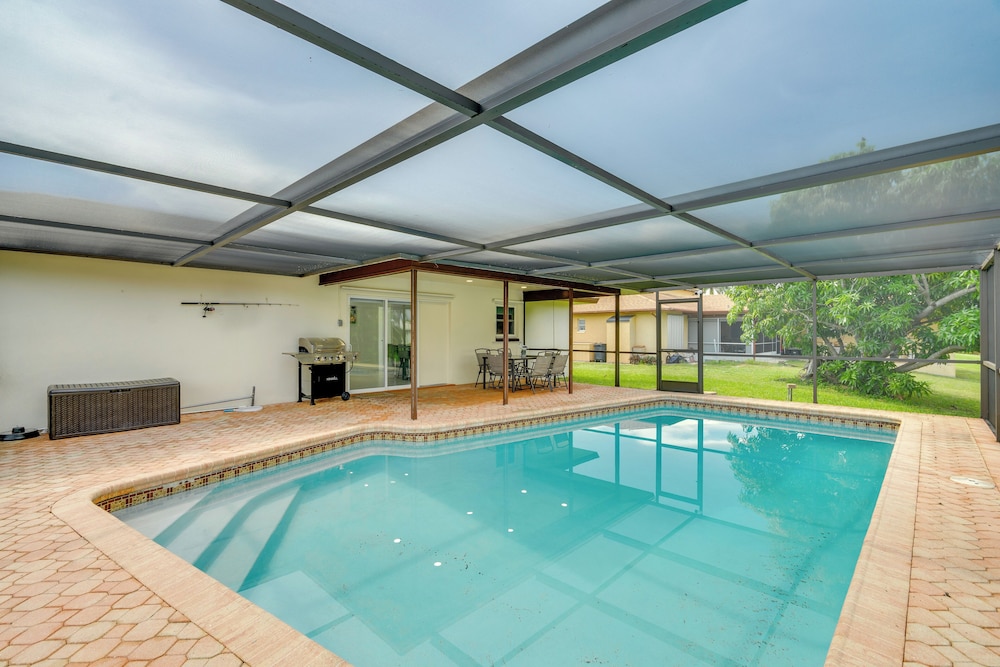 Swim, Golf & Explore: Pet-friendly Cape Coral Home