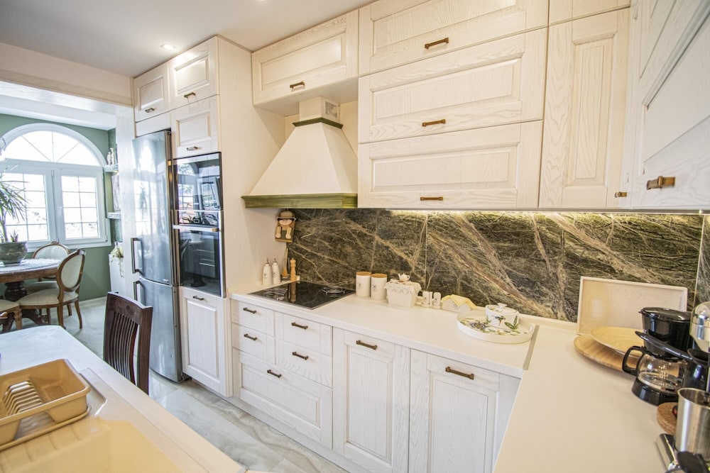 Villa Suzi No3 by Travel Pro Services photo 2