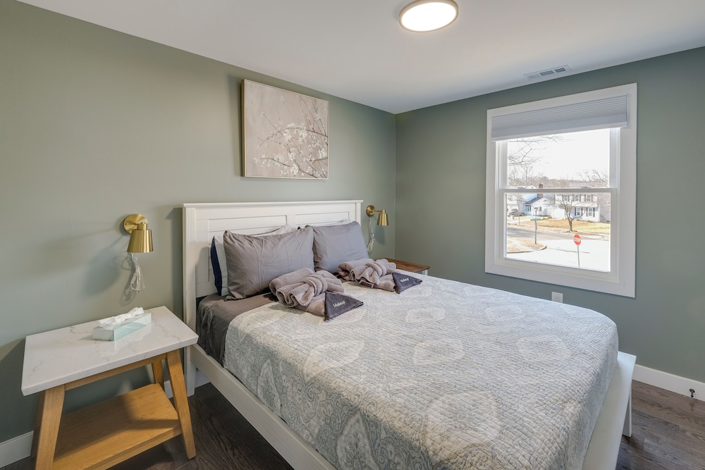 Family Friendly: Modern Retreat in Fort Washington