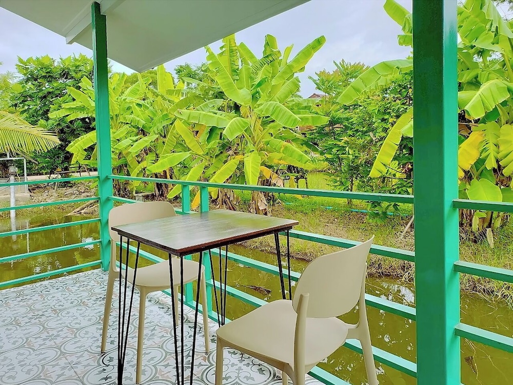 Coco and Canal HomeStory