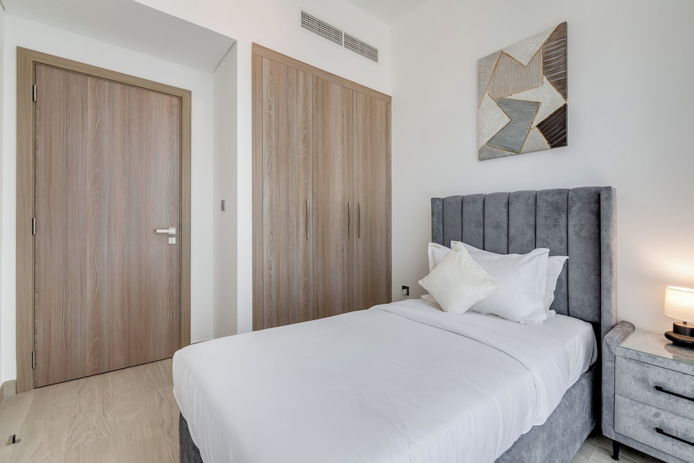 GLOBALSTAY. Azizi Riviera 40