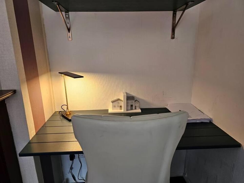Pet Friendly - 2 Bedrooms - 4 Guests - Parking