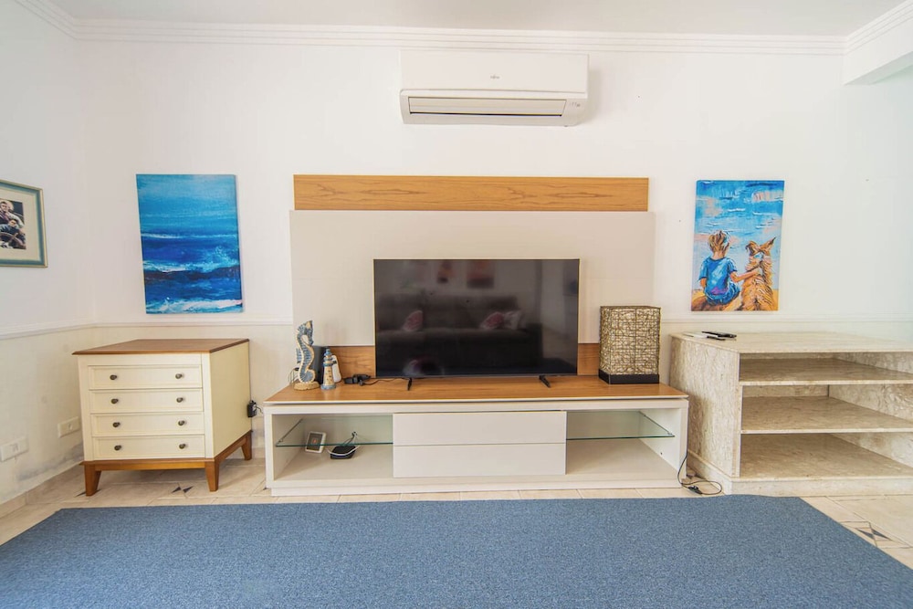 Casa Pet Friendly com 3 su tes a 200m da Praia