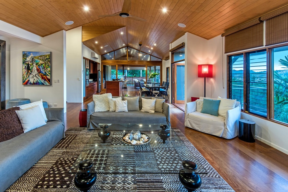 Iluka Luxury House With Ocean Views On Half Acre With Pool And Two Golf Buggies