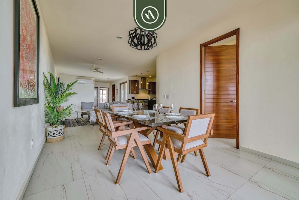 Oceanview 3 BR Condo Near the Beach - Pool