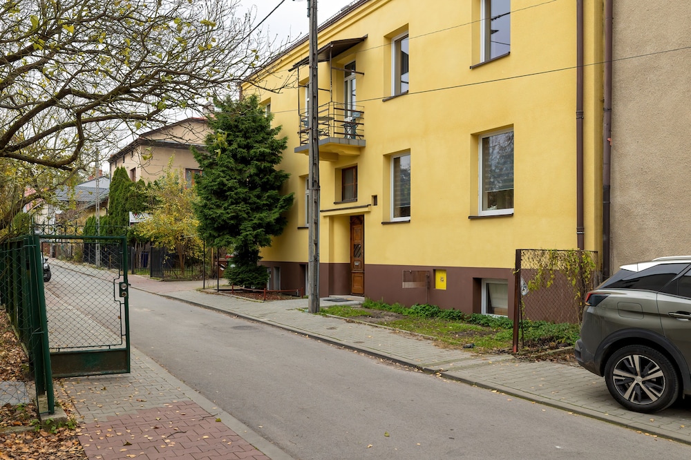 Modern Apartment in Krakow by Renters view 4
