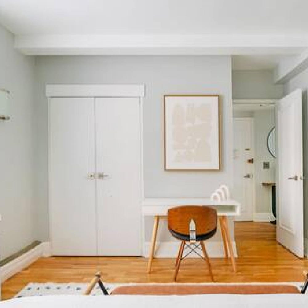 73-208 New 2BR 2bath UWS Doorman Gym