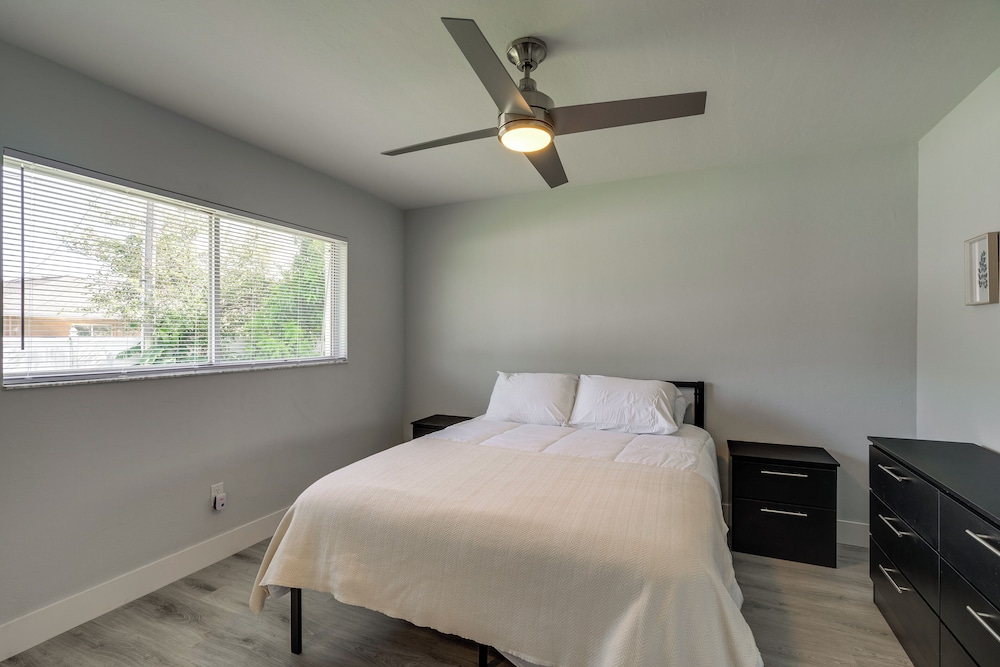 Game, Shop & Beach-hop: Family Home in Cape Coral
