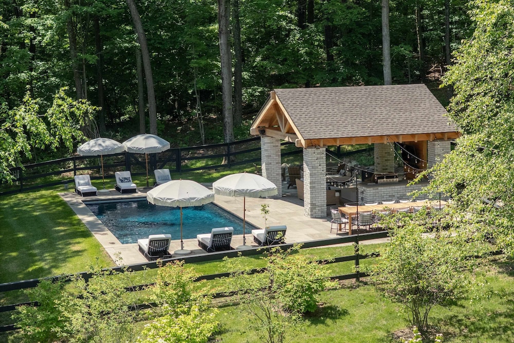 Luxury Private Estate w Pool Near Rhinebeck