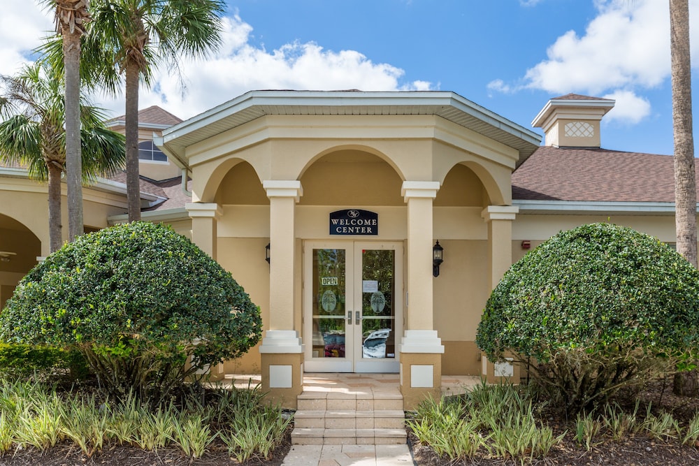 Hotel Lakeview Gardens - Image 1