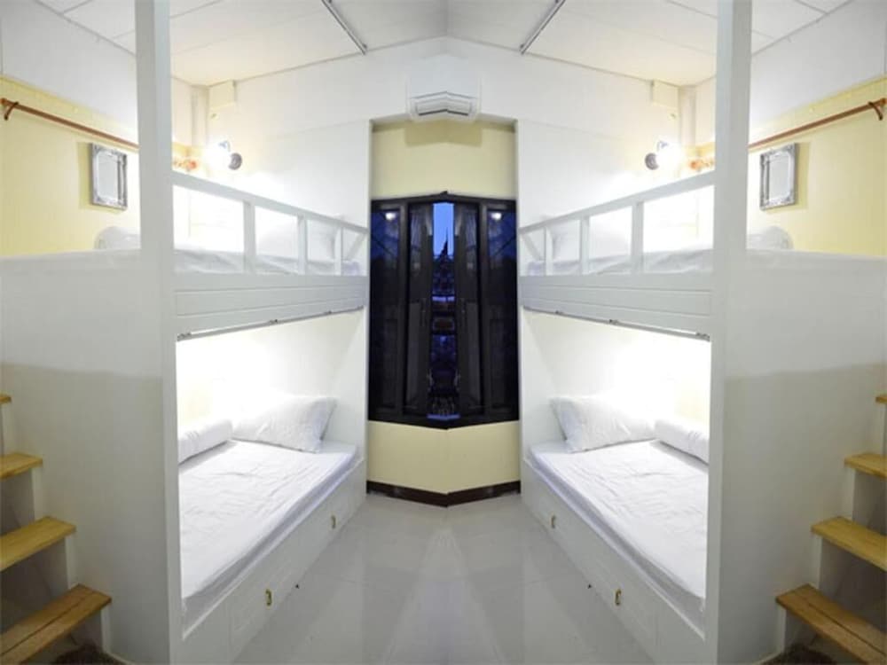Chiangmai Gate Capsule Hostel