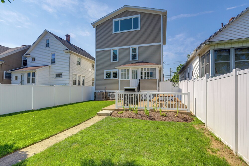 Walk to Lake Erie: Spacious Home in Sandusky!