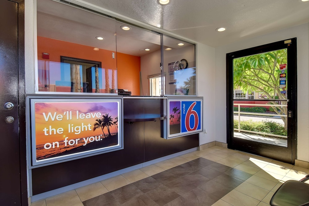 Motel 6 Riverside, CA - South