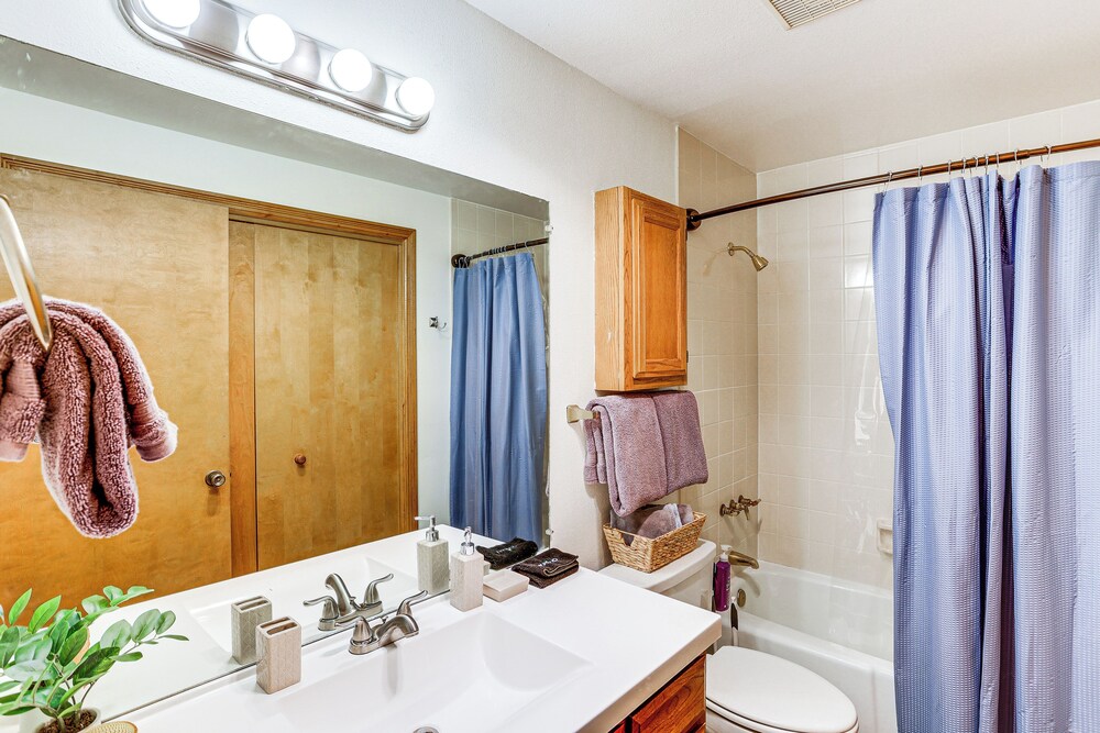 2 Mi to Dtwn Durango: Family Resort Retreat!