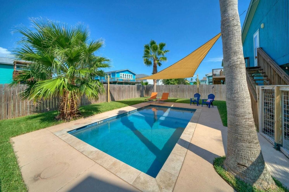Sleeps 22 2 Homes w/ Private Pool, Game Room, Nature Views 7 BDR Avantstay