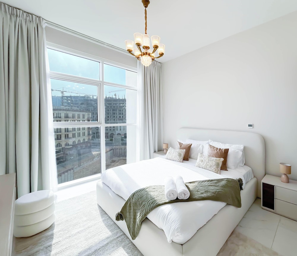 Jewelz Luxury 2BR Balcony, Pool & Garden Views
