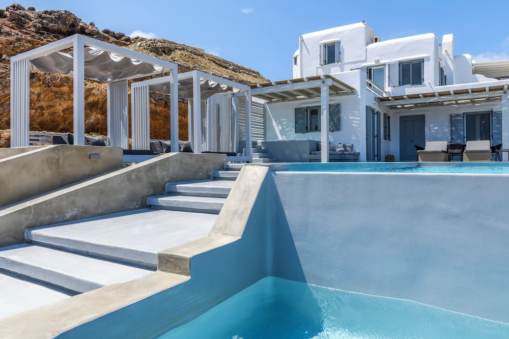 Mykonist Merchia Beach Villas & Suites