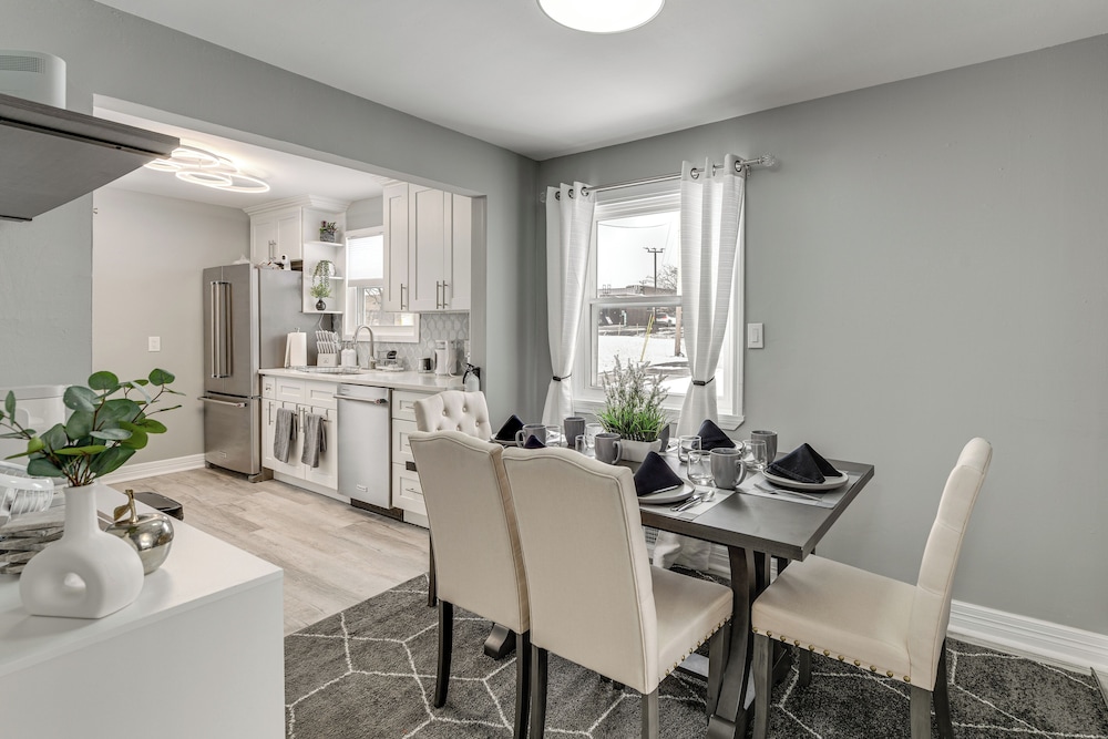 2 Mi to Airport: High-end Cheektowaga Home!