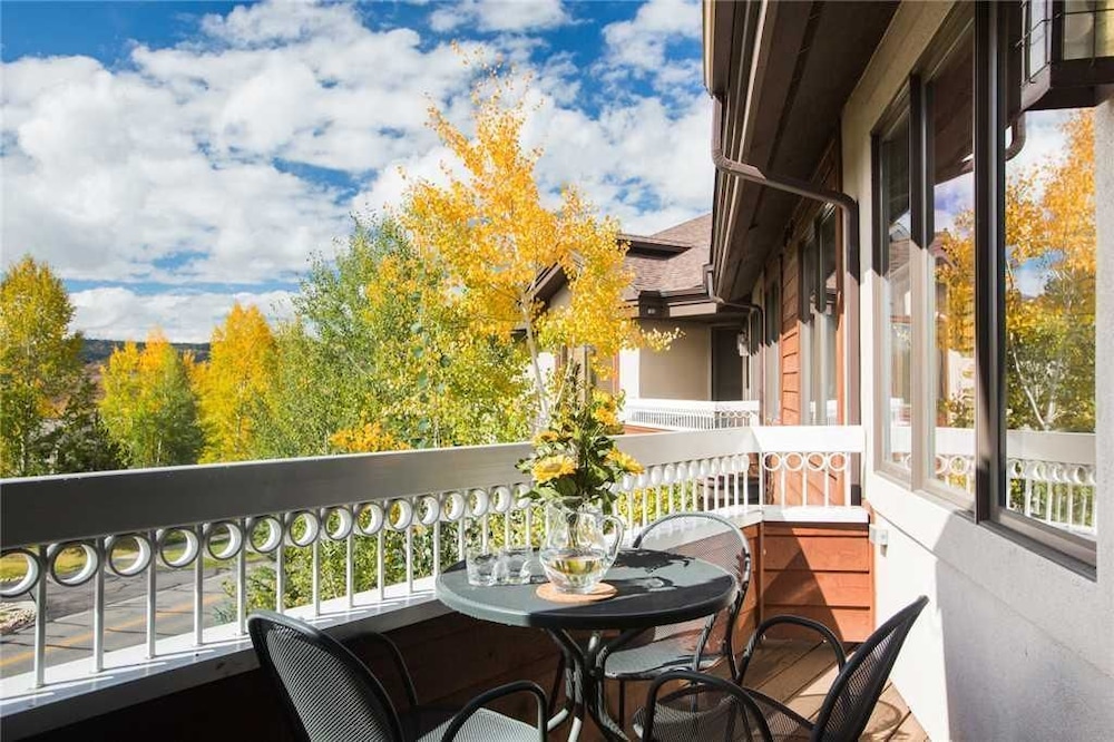 3302 Champagne Lodge, Trappeur's Crossing Apartment 2