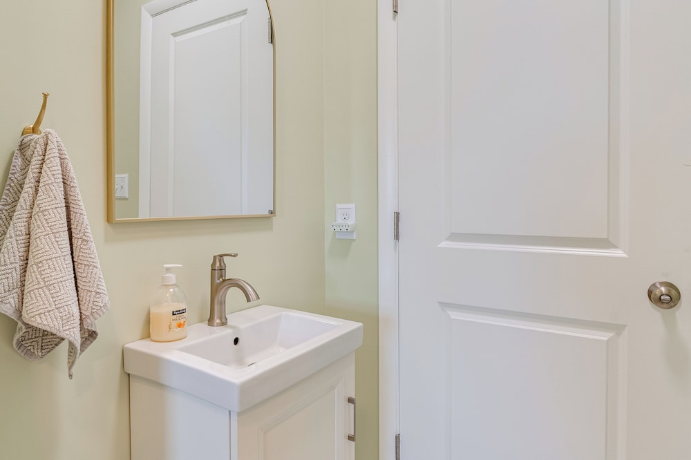 Pet-friendly Countryside Retreat in Whiteland!
