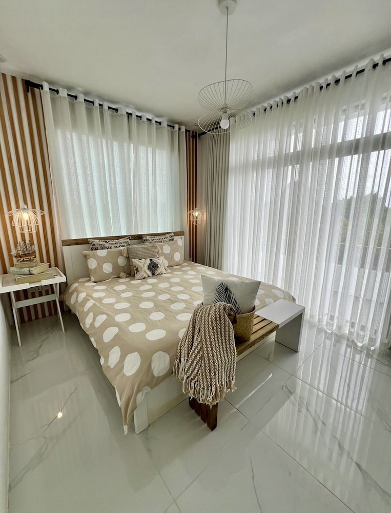 Captivating Brand New Apartment in Pereybere view 3