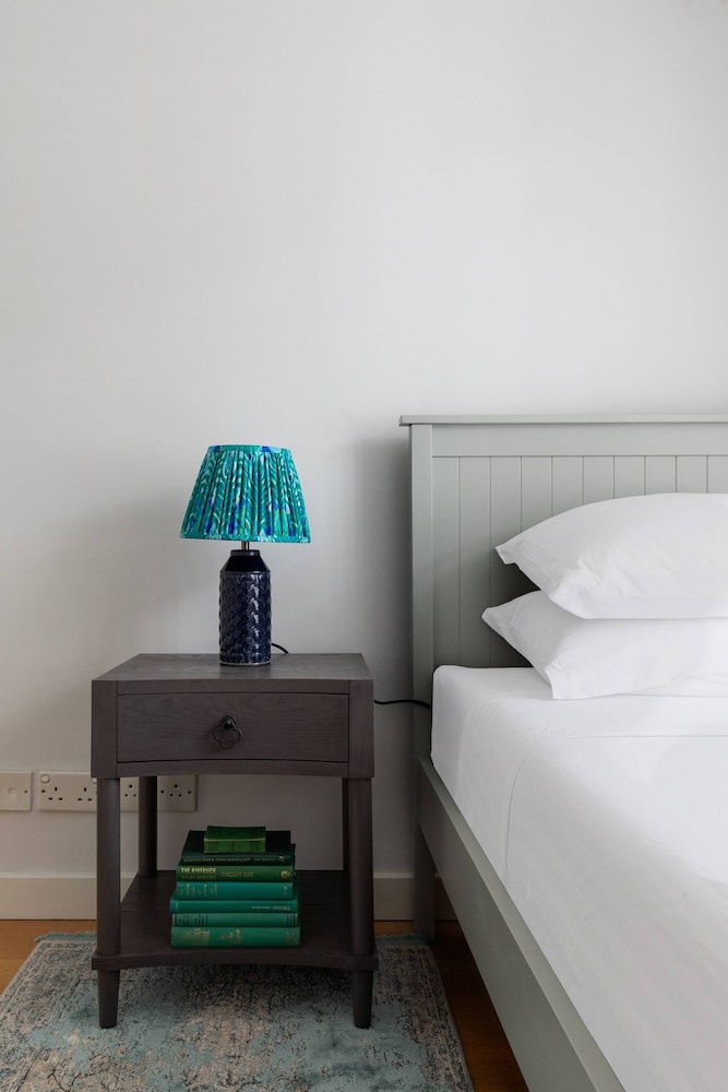 Canning Place Mews by Onefinestay