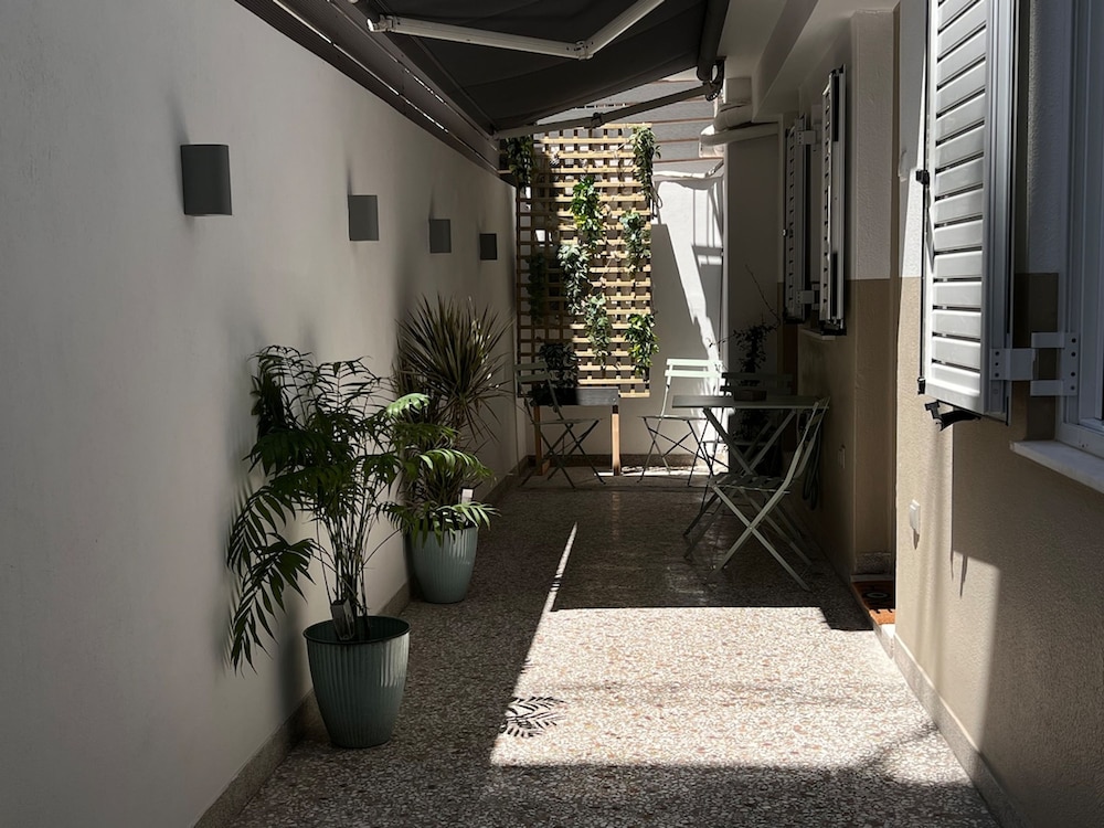 Diego s Cozy Athens Apartment Walk to Acropolis