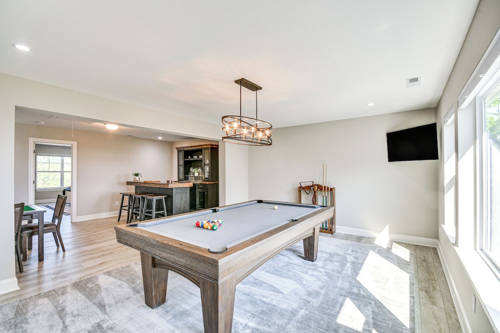 Luxe Black Mountain Manor on 15 Acres!