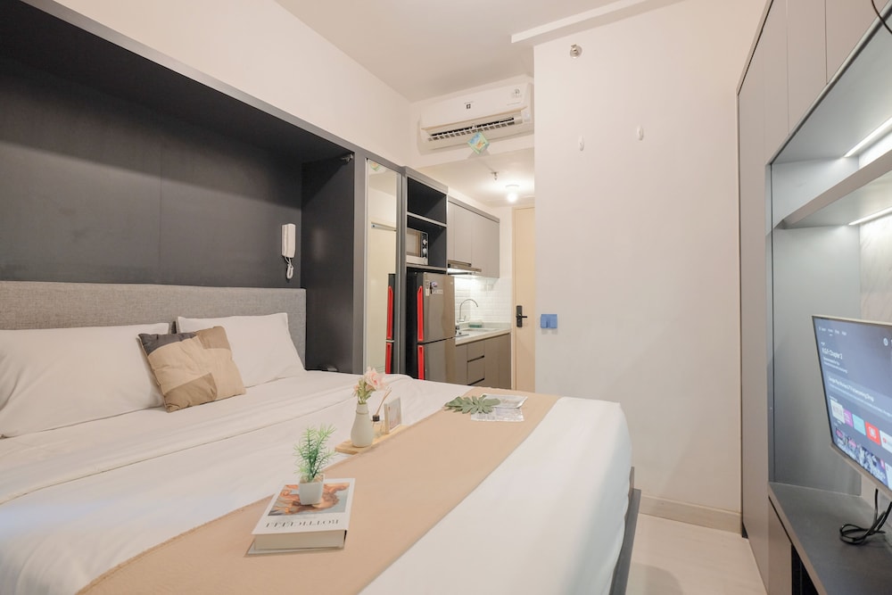 Comfort And Compact Studio At Apartment Tokyo Riverside Pik 2