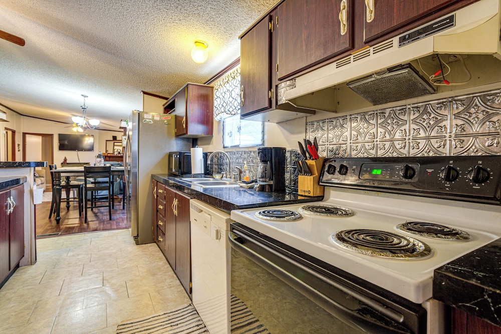 1 Mi to Lake Texoma: Peaceful Kingston Getaway