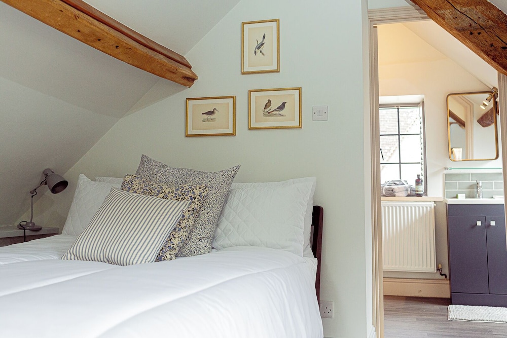 Mill House Cottage Star Stay on Cotswold view 2