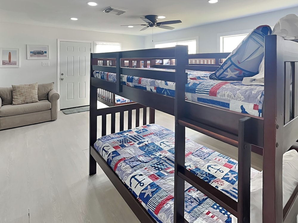Surfside Casa de Playa by Ryson Vacation Rentals