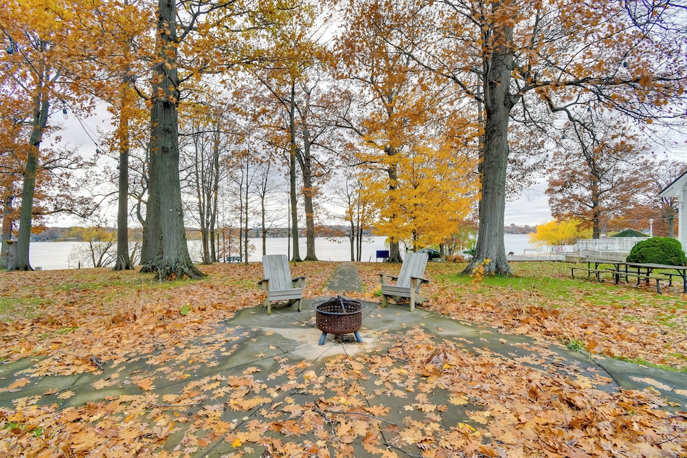 Bayfront Cabin w/ Docks & Access to Lake Ontario!