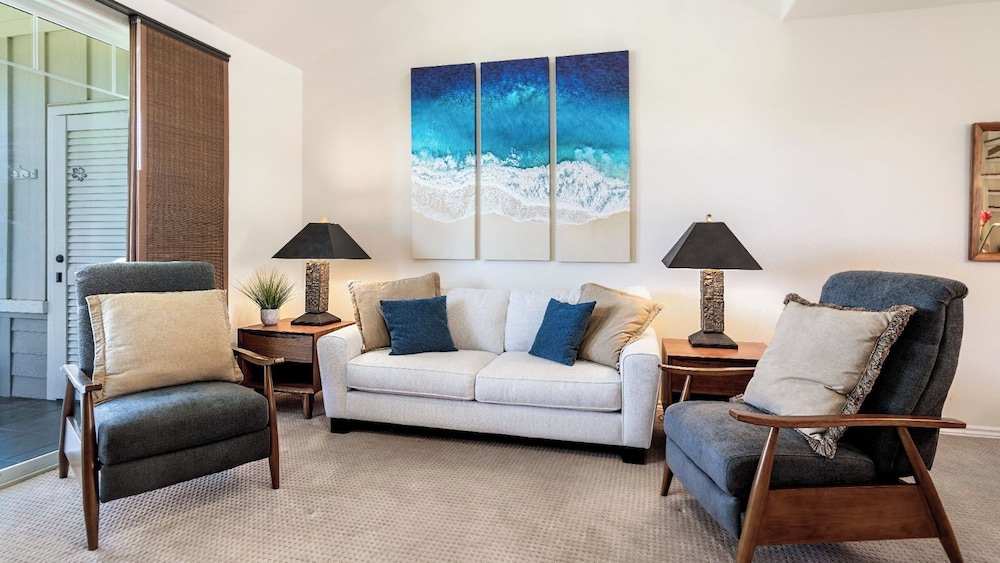 Top-floor Condo w/ Golf and Mountain Views - Pool, Gym, Wifi - Vrkcv