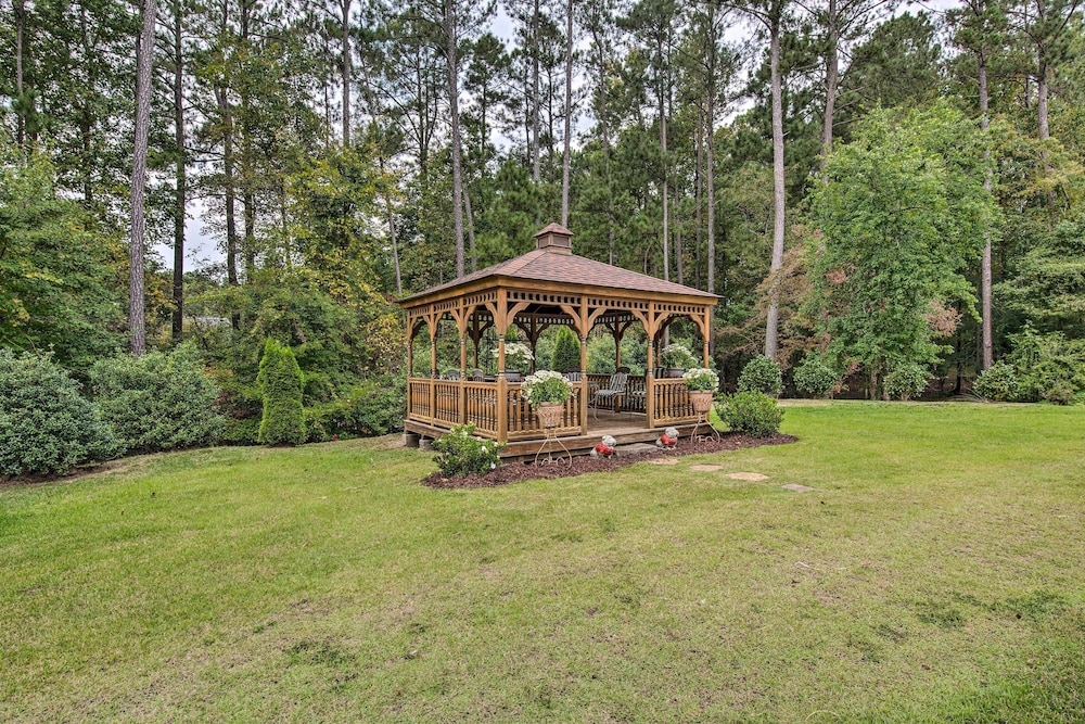 Secluded Acworth Mansion w/ Pool + Game Room!